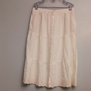 Laura Ashley size XL women's 55%linen cream maxi button skirt with pockets.